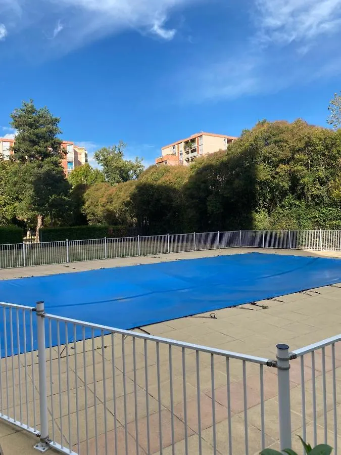 Croix De Pierre, Les Oustalous Apartman Toulouse